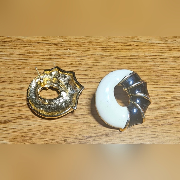 Vintage 1990s round circle cream and black texture bamboo luxury earrings - Picture 3 of 4